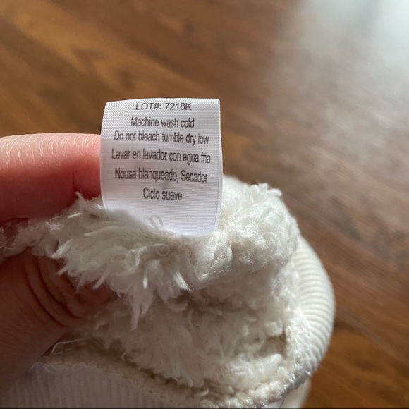 Size 4 long sleeve fuzzy crewneck by Warm & Cozy lifestyle by Poof Girl - Picture 6 of 6